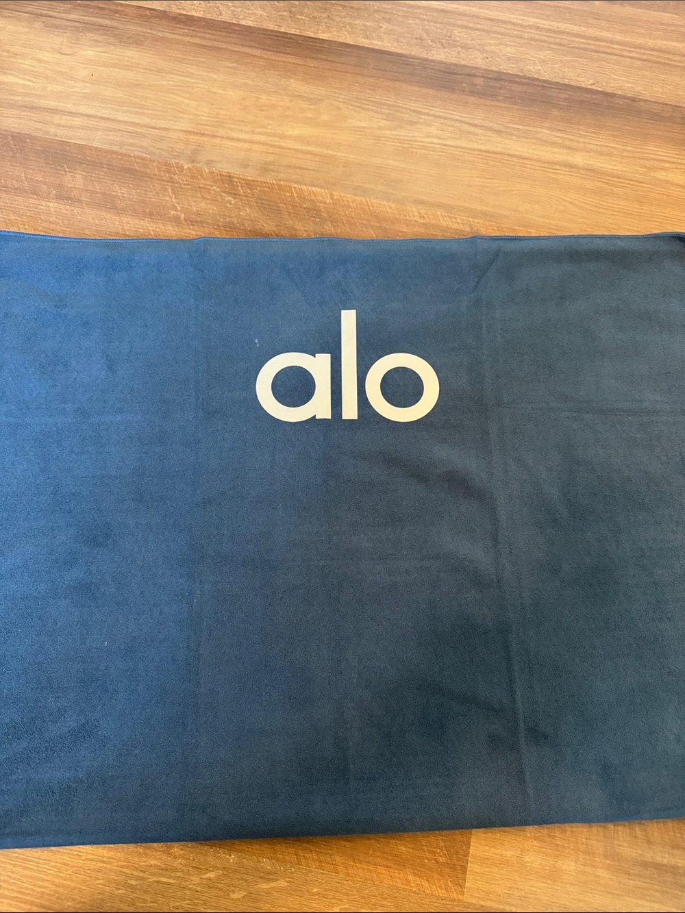 ALO Yoga No-Slip Towel